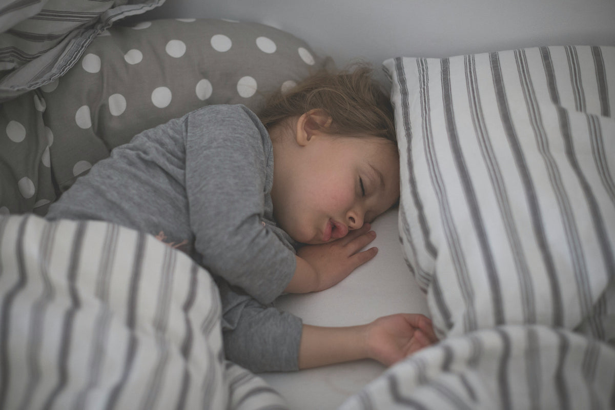Wenn Kinder nachts ins Elternbett kommen - Nähe, Selbstständigkeit und gute Strategien für Familien